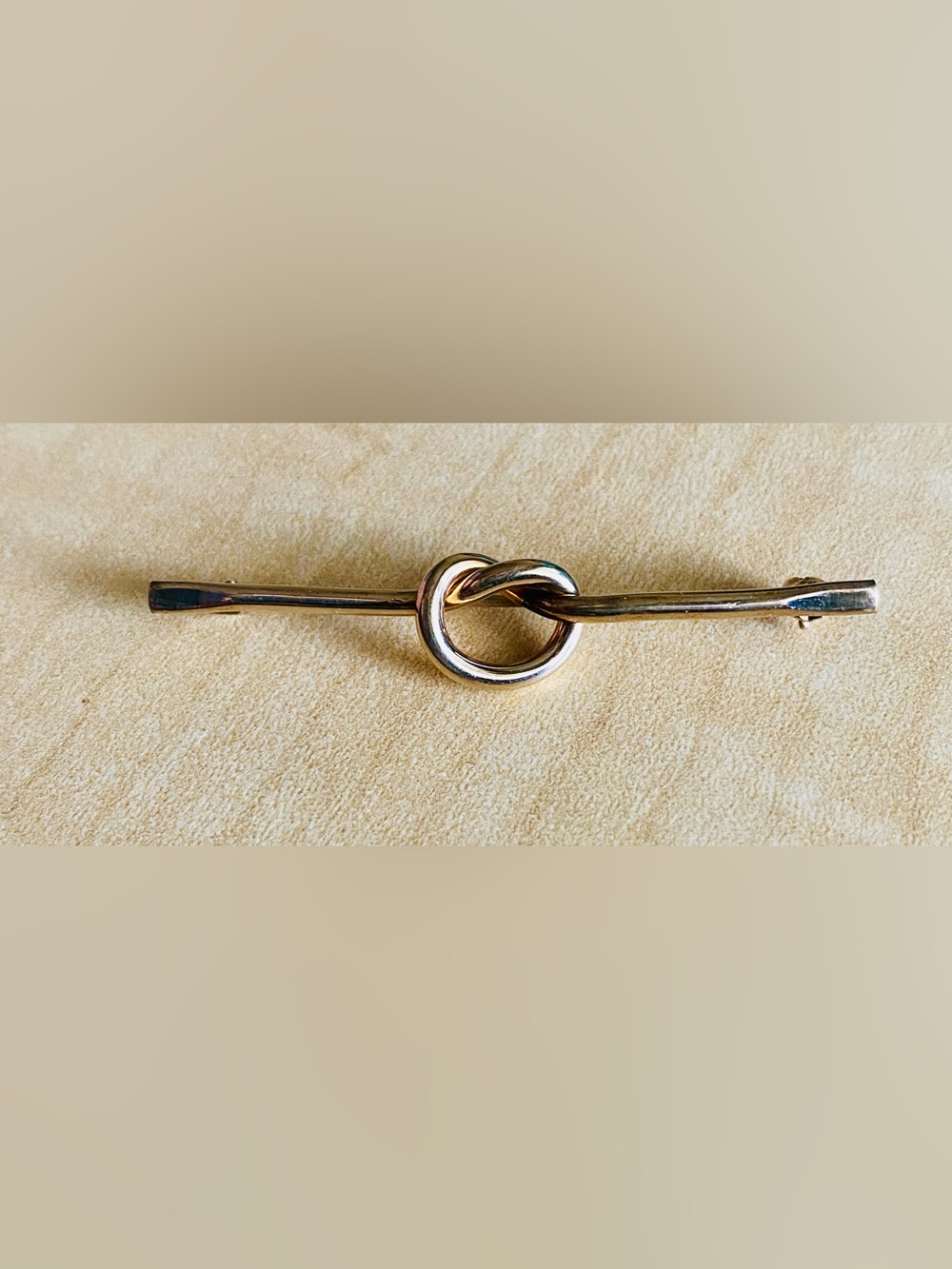 Vintage Love Knot Brooch in Gold